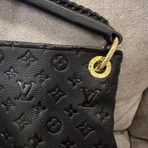 LV Black back